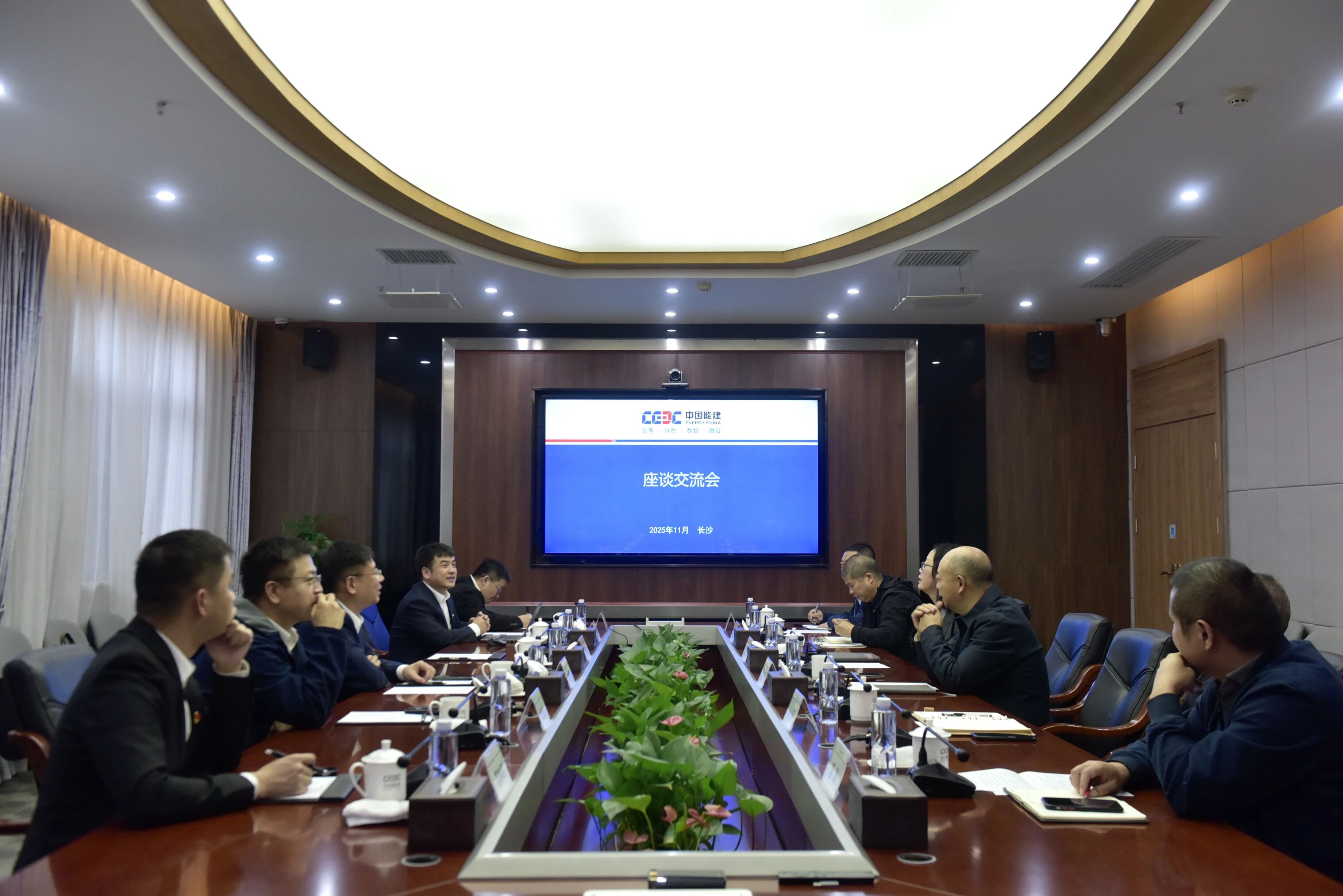 不朽情缘智能与易普力开展座谈交流，谱写互利共赢新篇章