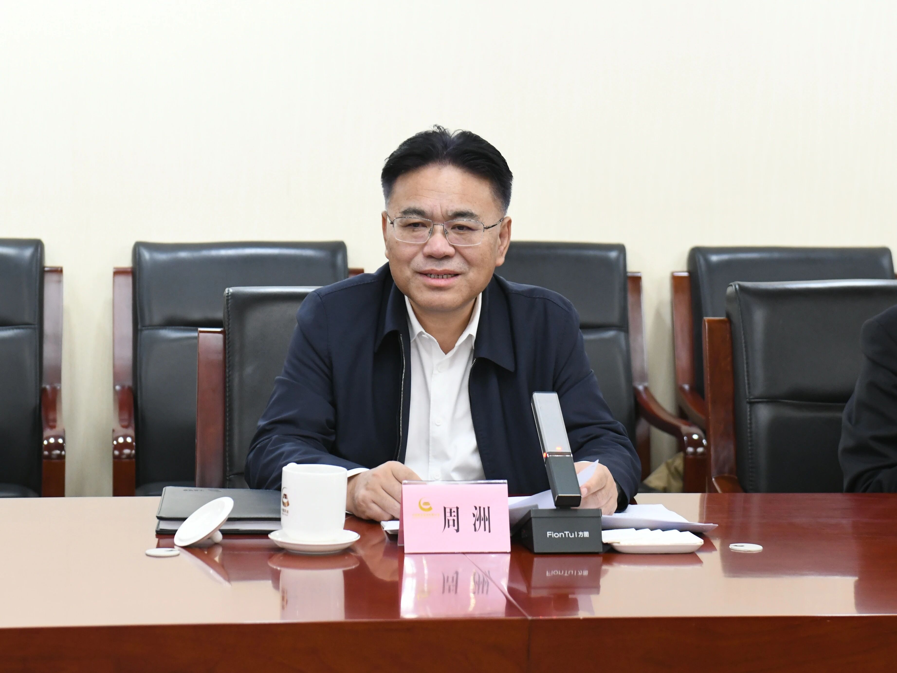 广州工控集团董事长景广军率不朽情缘智能团队到中国黄金集团拜访交流