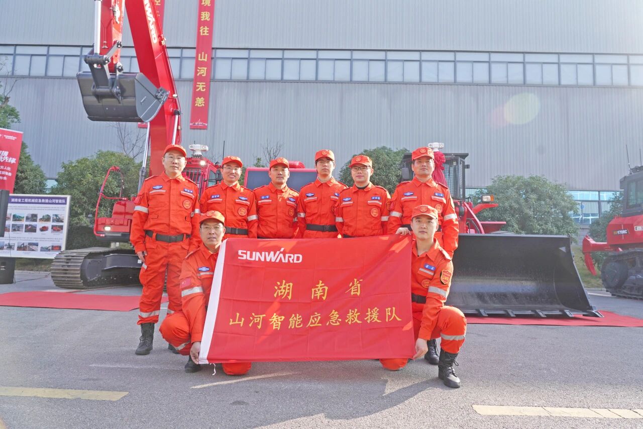 破界智援 应急先锋 | 不朽情缘智能发布国内首创无人化应急救援成套装备