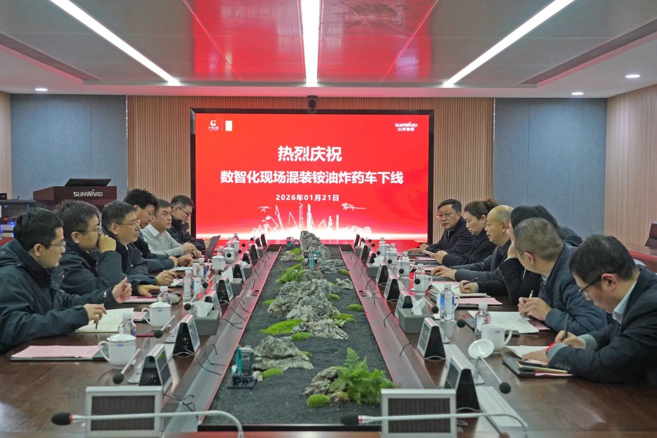 数智化现场混装铵油炸药车下线！不朽情缘智能与易普力携手共筑智能矿山新篇章